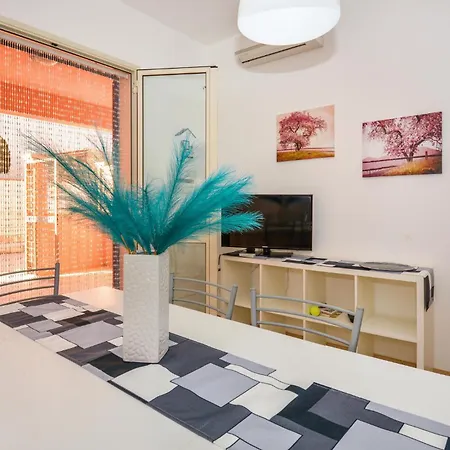 2 Bedroom Awesome In Punta Secca